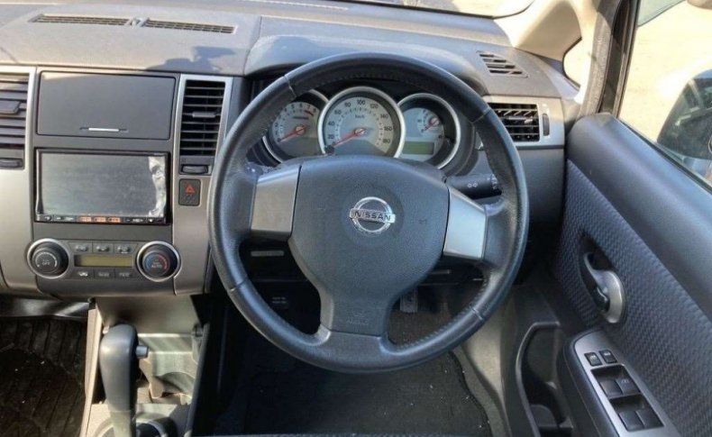 NISSAN TIIDA 15M SV Plus 2011