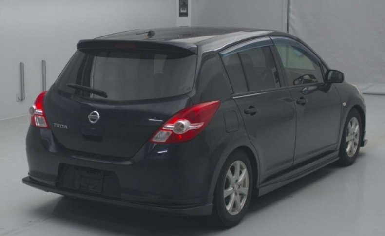 NISSAN TIIDA 15M SV Plus 2011