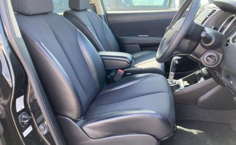 NISSAN TIIDA 15M SV Plus 2011