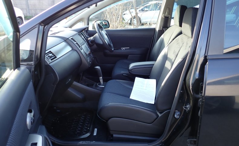 NISSAN TIIDA 15M SV Plus 2011
