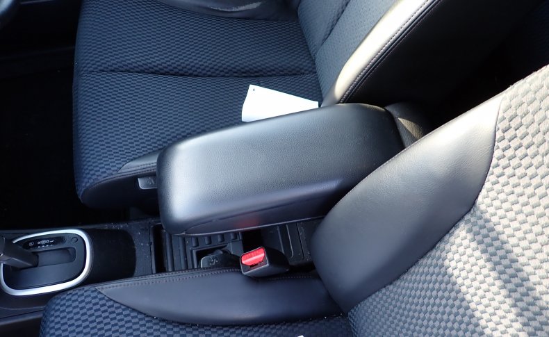 NISSAN TIIDA 15M SV Plus 2011