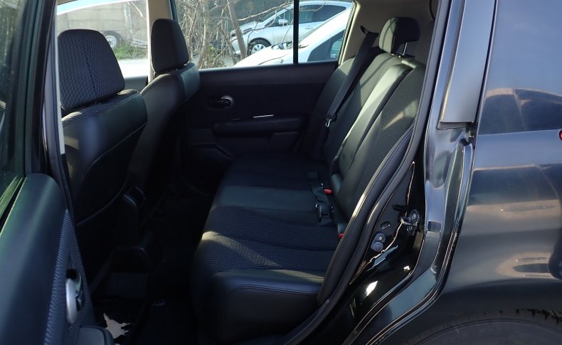 NISSAN TIIDA 15M SV Plus 2011