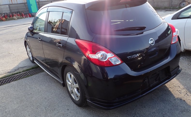 NISSAN TIIDA 15M SV Plus 2011