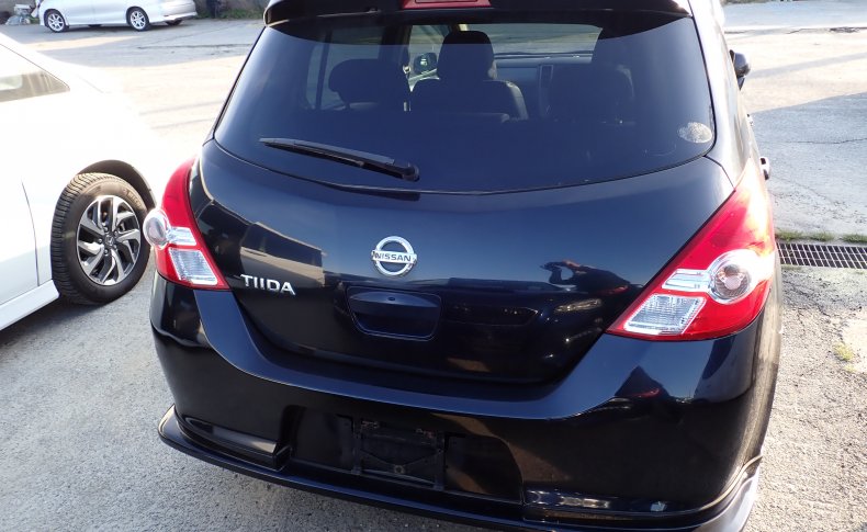 NISSAN TIIDA 15M SV Plus 2011