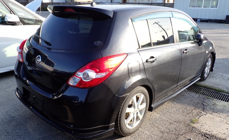 NISSAN TIIDA 15M SV Plus 2011