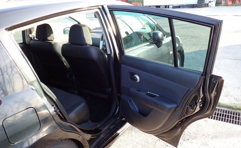 NISSAN TIIDA 15M SV Plus 2011