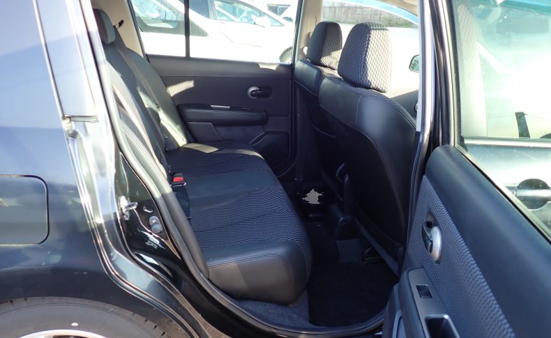 NISSAN TIIDA 15M SV Plus 2011