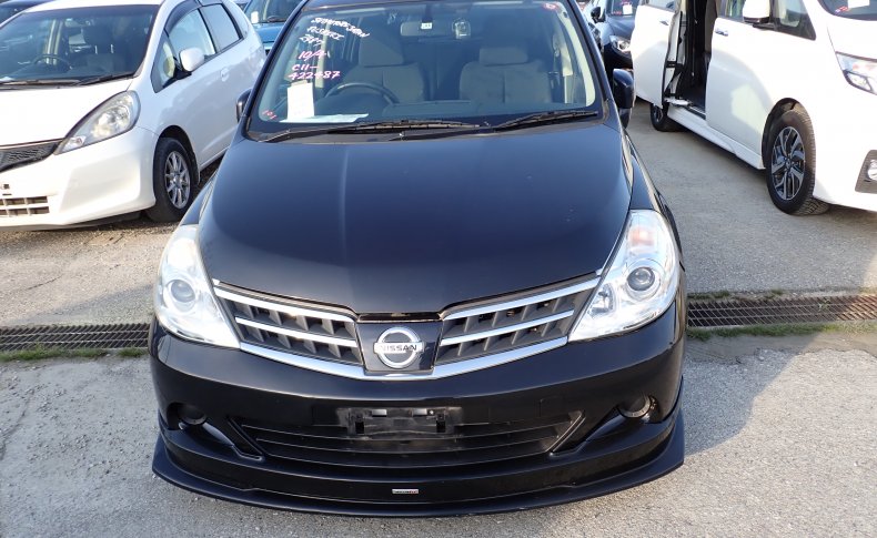 NISSAN TIIDA 15M SV Plus 2011