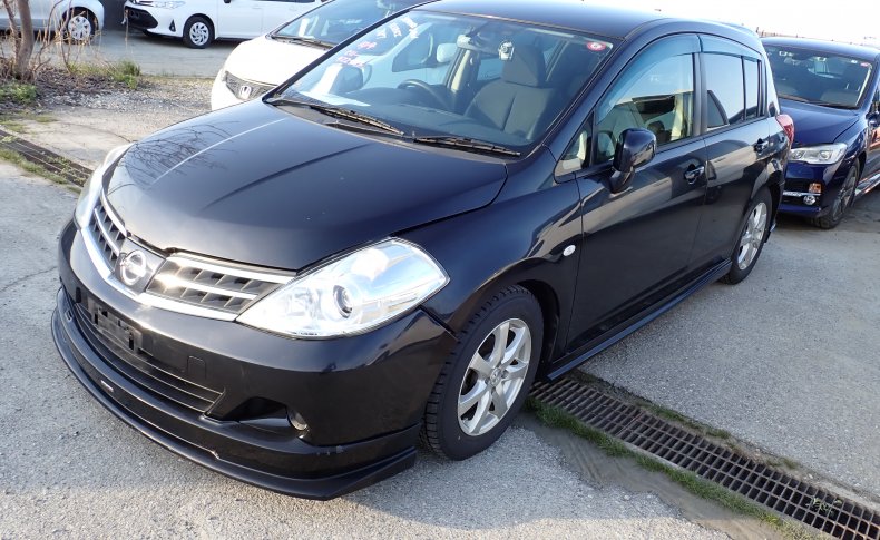 NISSAN TIIDA 15M SV Plus 2011