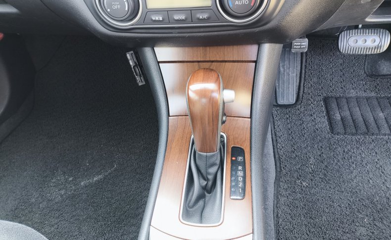 NISSAN BLUEBIRD SYLPHY 15S 2009