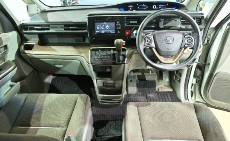 HONDA STEPWGN G-EX 8seats 2015