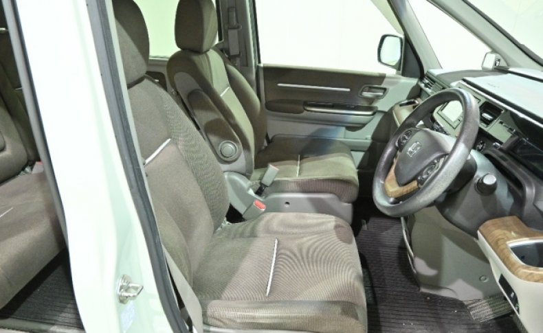 HONDA STEPWGN G-EX 8seats 2015