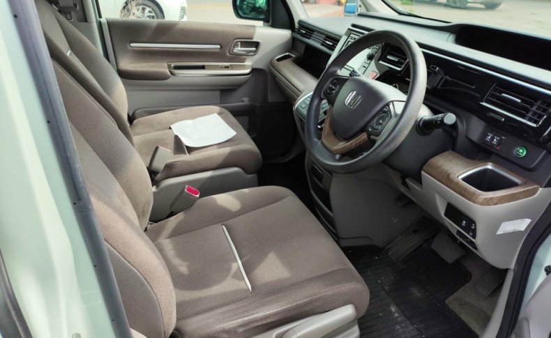 HONDA STEPWGN G-EX 8seats 2015