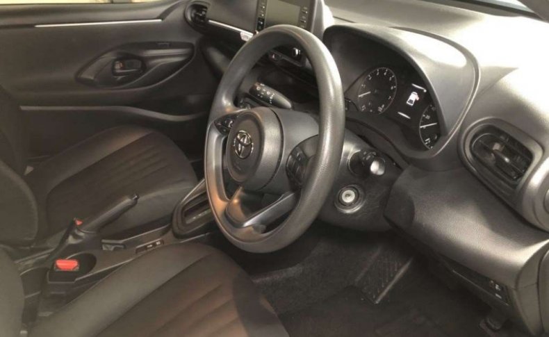 TOYOTA YARIS X 2020