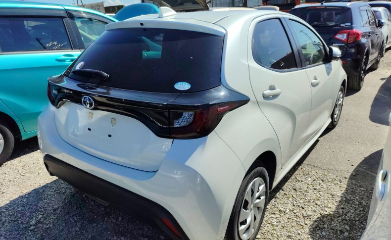 TOYOTA YARIS X 2020