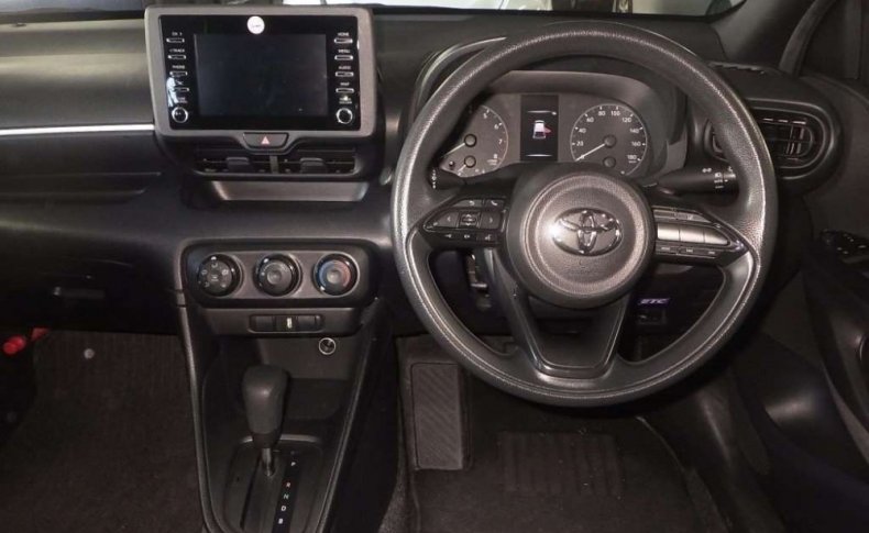 TOYOTA YARIS X 2020