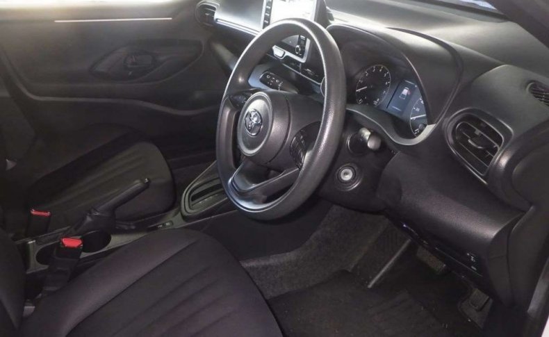TOYOTA YARIS X 2020