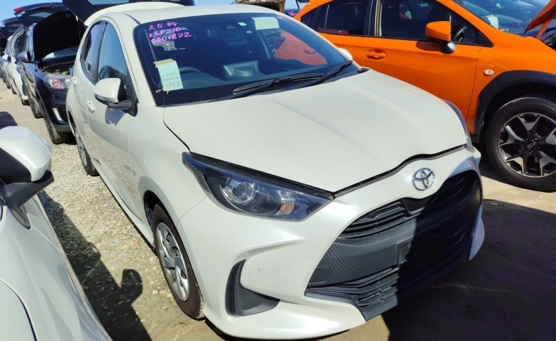 TOYOTA YARIS X 2020