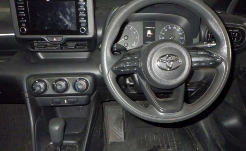 TOYOTA YARIS X 2020