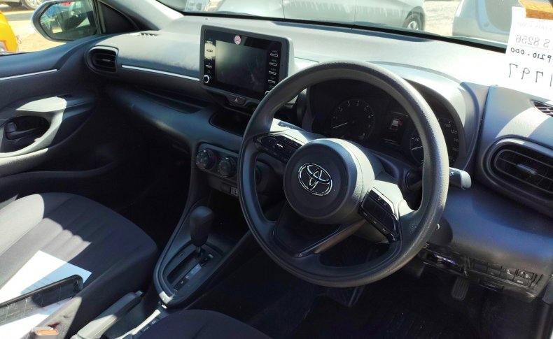 TOYOTA YARIS X 2020