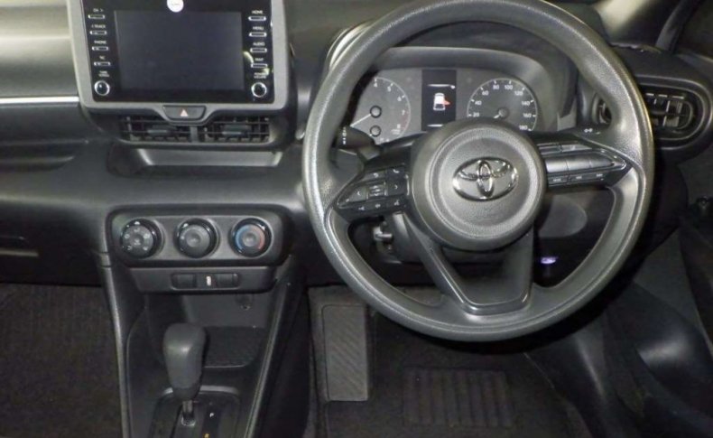 TOYOTA YARIS X 2020