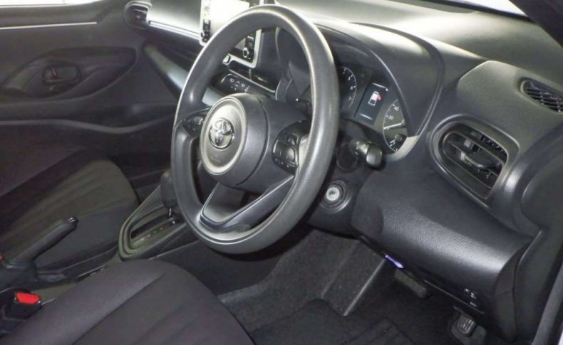 TOYOTA YARIS X 2020