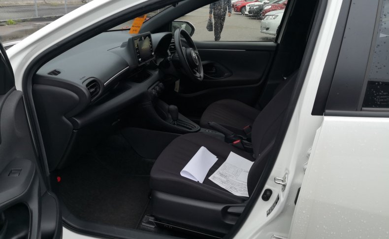 TOYOTA YARIS X 2020