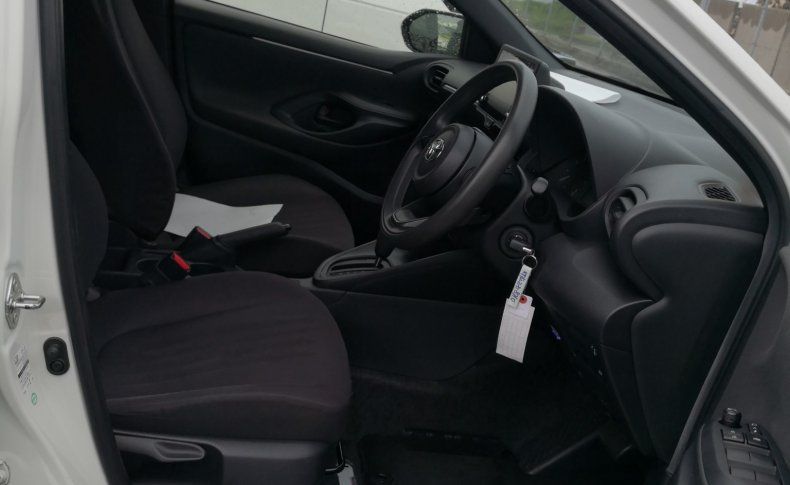 TOYOTA YARIS X 2020