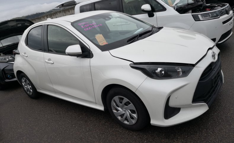 TOYOTA YARIS X 2020