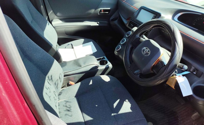 TOYOTA SIENTA X 2015