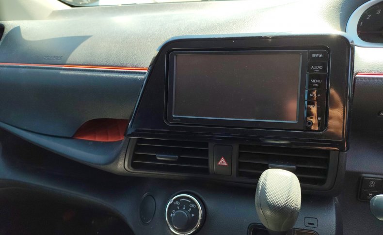 TOYOTA SIENTA X 2015