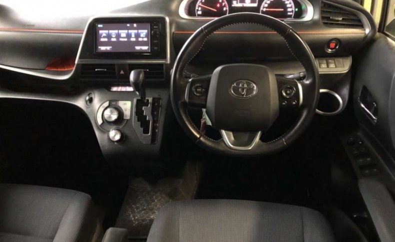 TOYOTA SIENTA G 2015