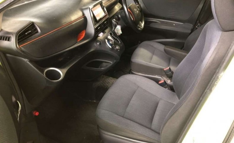 TOYOTA SIENTA G 2015