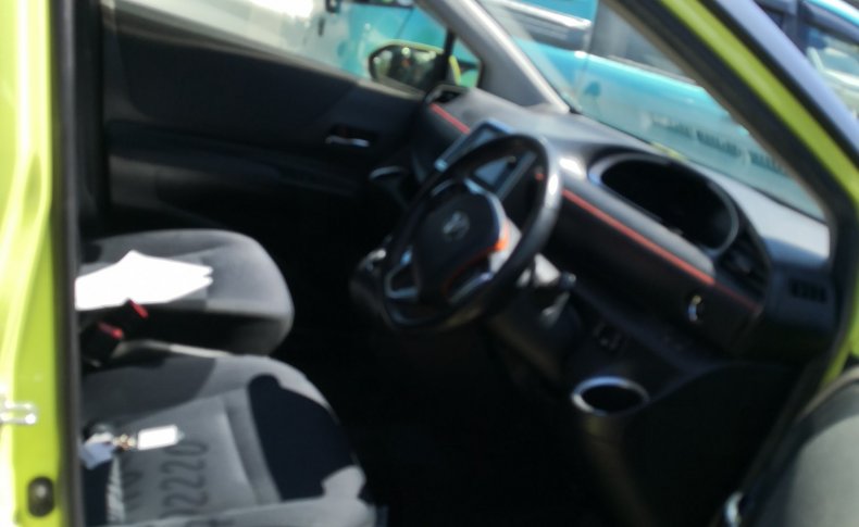 TOYOTA SIENTA G 2015