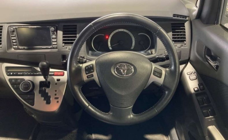 TOYOTA ISIS 4WD 2009