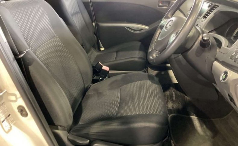TOYOTA ISIS 4WD 2009