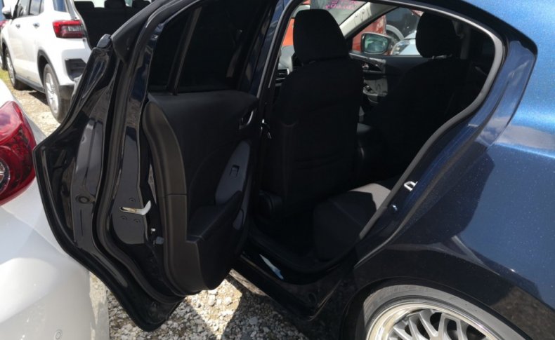 MAZDA AXELA S 2015