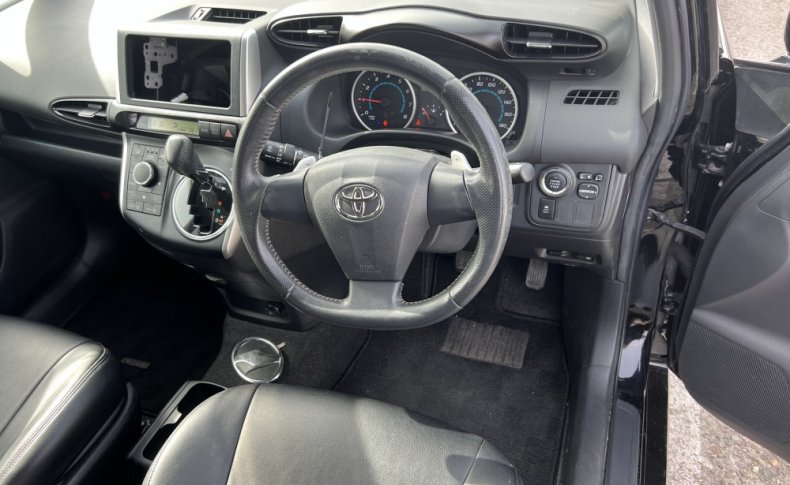 TOYOTA WISH 1.8 S 2010