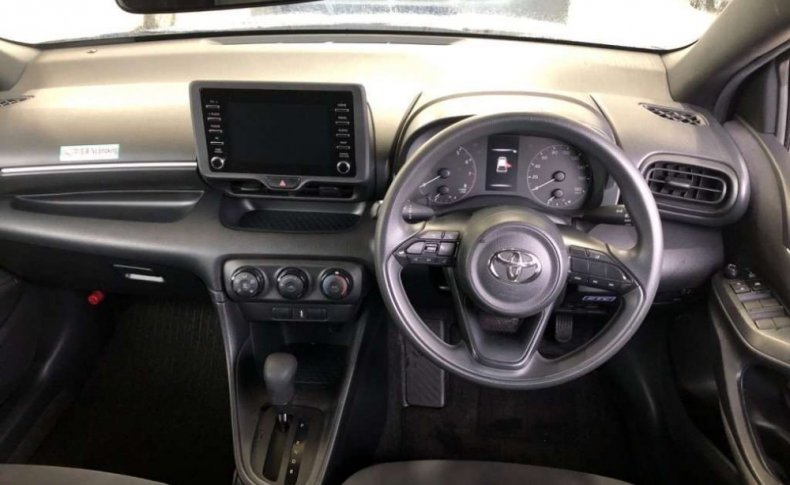 TOYOTA YARIS X 2020