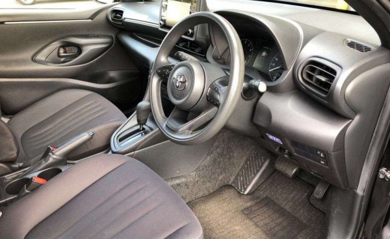 TOYOTA YARIS X 2020