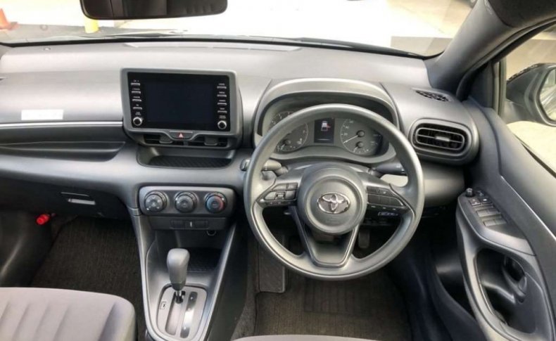 TOYOTA YARIS X 2020