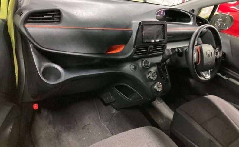 TOYOTA SIENTA X 2020