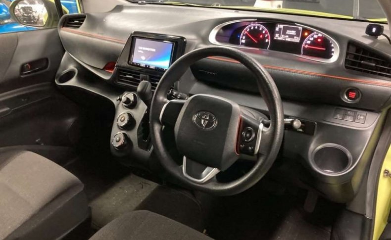 TOYOTA SIENTA X 2020