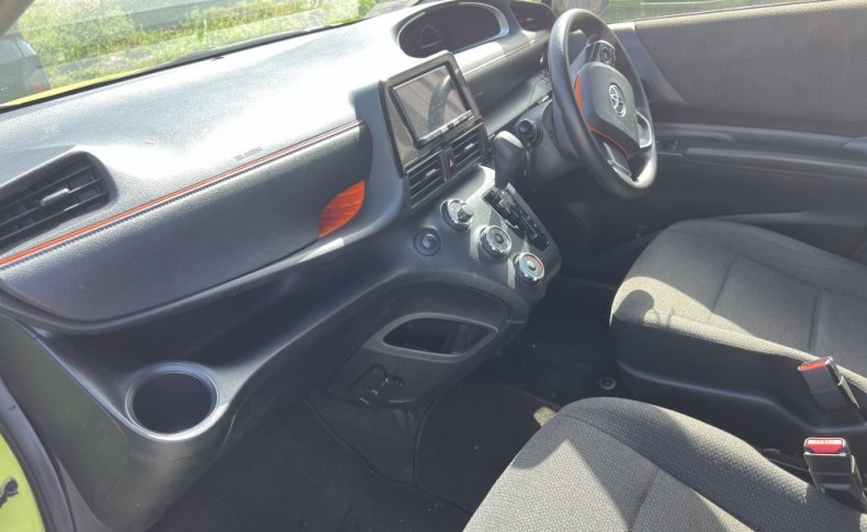 TOYOTA SIENTA X 2020