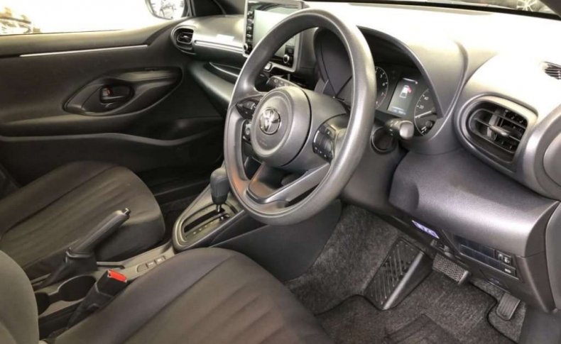 TOYOTA YARIS X 2020