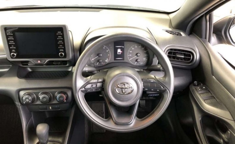 TOYOTA YARIS X 2020