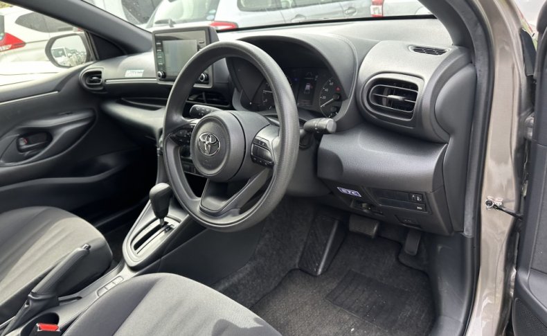 TOYOTA YARIS X 2020