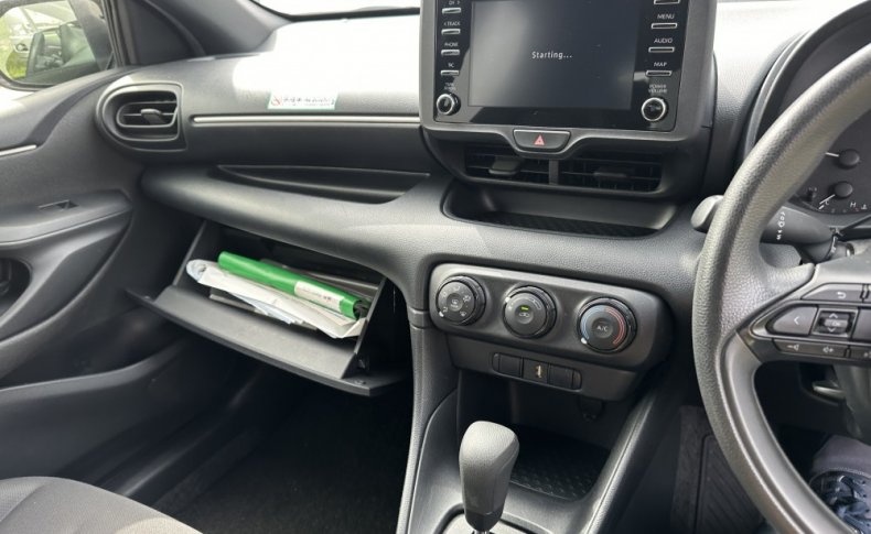 TOYOTA YARIS X 2020