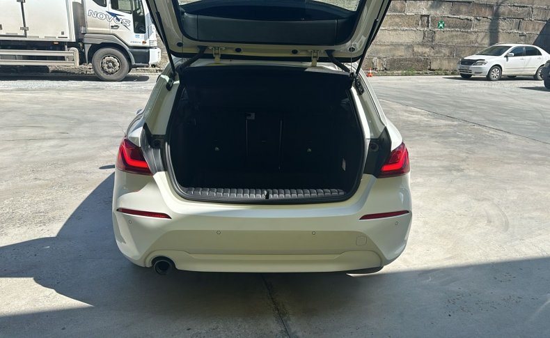 BMW 1-SERIES 118i 2019