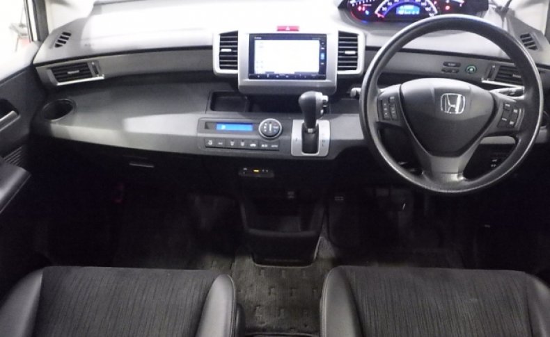 HONDA FREED G Premium Edition 7seats 2016